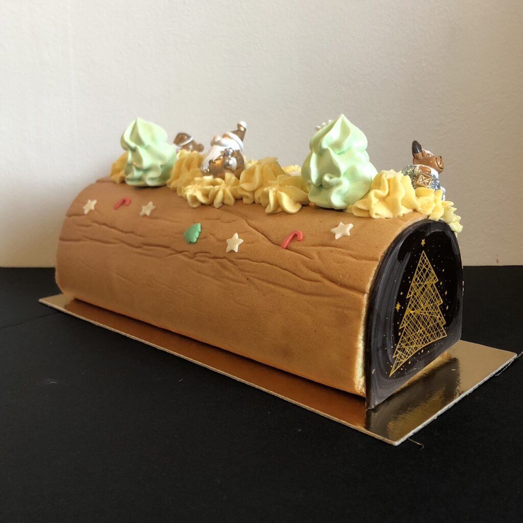 Notre bûche citron / framboise vous proposer pour 6 ou 8 personnes. Pour respectivement 30€ ou 40€.